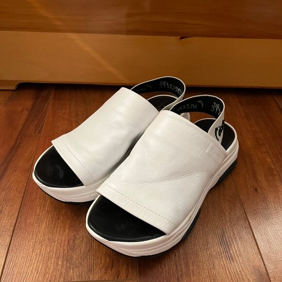 L'Intervalle Sandals - Picture 2 of 4